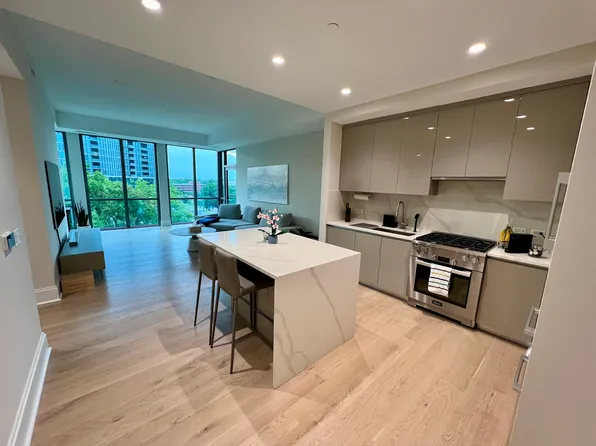 7887 Jones Branch Dr, McLean, VA 22102