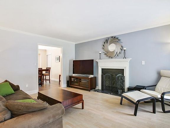 4th image of 898 Croy Ct