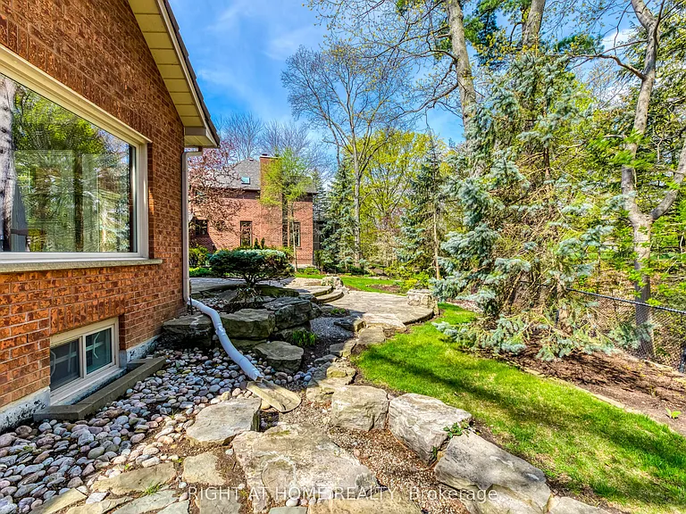 2175 Oneida Ct — Photo 33
