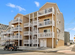 34 35th St APT 3W, Sea Isle City, NJ 08243