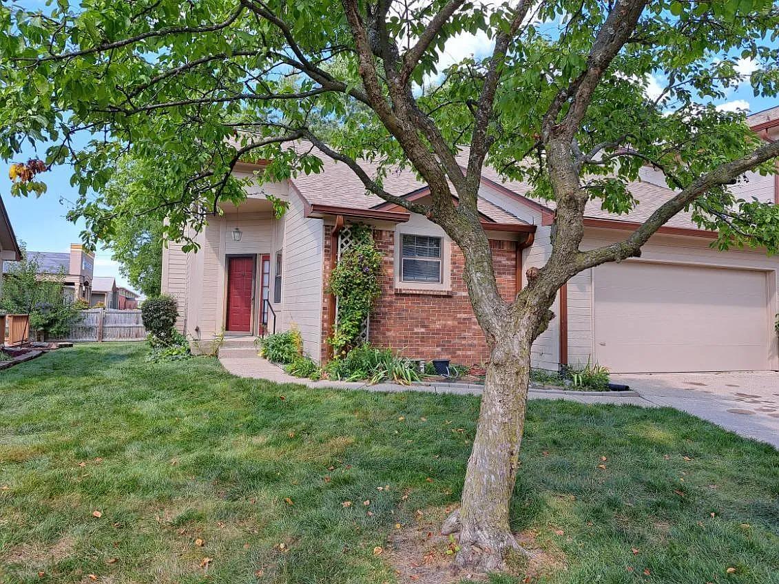 486 Van Camp Sq photo 1