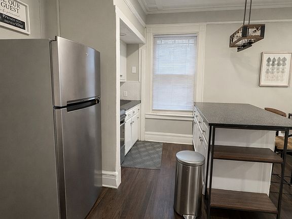 2nd image of 19 Euclid Ave APT 4