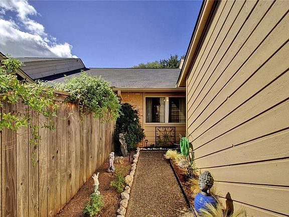 2nd image of 7211 Lakewood Dr #F-121