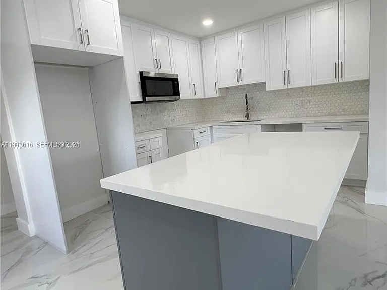 31 SW 67th Ct — Photo 4