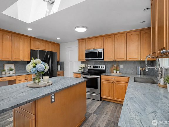 4th image of 4104 60th Avenue SW