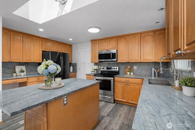 2nd image of 4104 60th Avenue SW