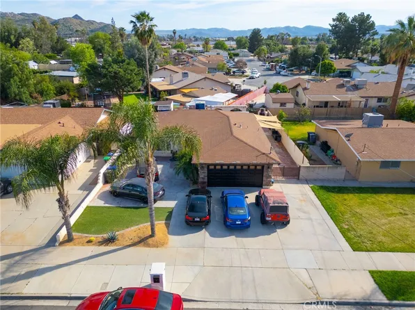 221 W Whittier Ave, Hemet, CA 92543