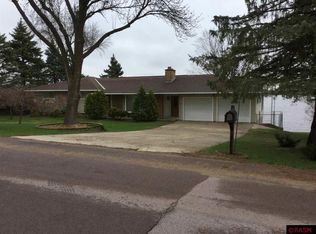 3726 Sioux Ln, Madison Lake, MN 56063