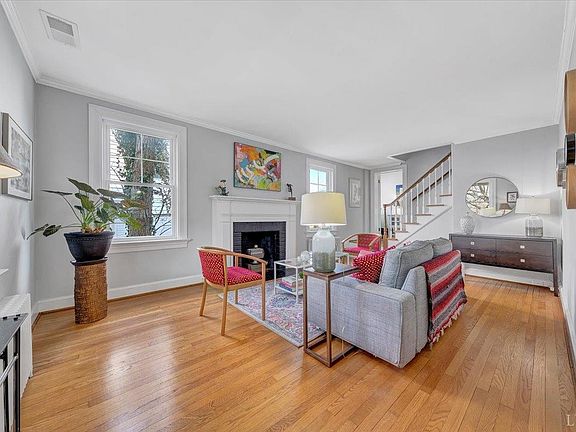2nd image of 817 Pershing Ave