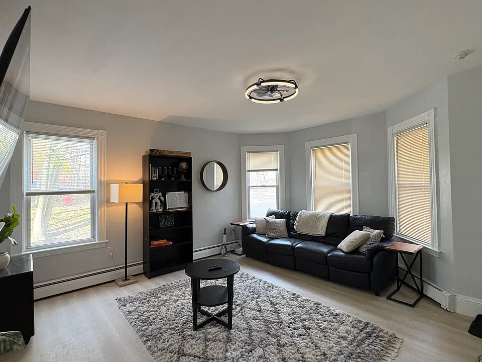 137 Centre St #1