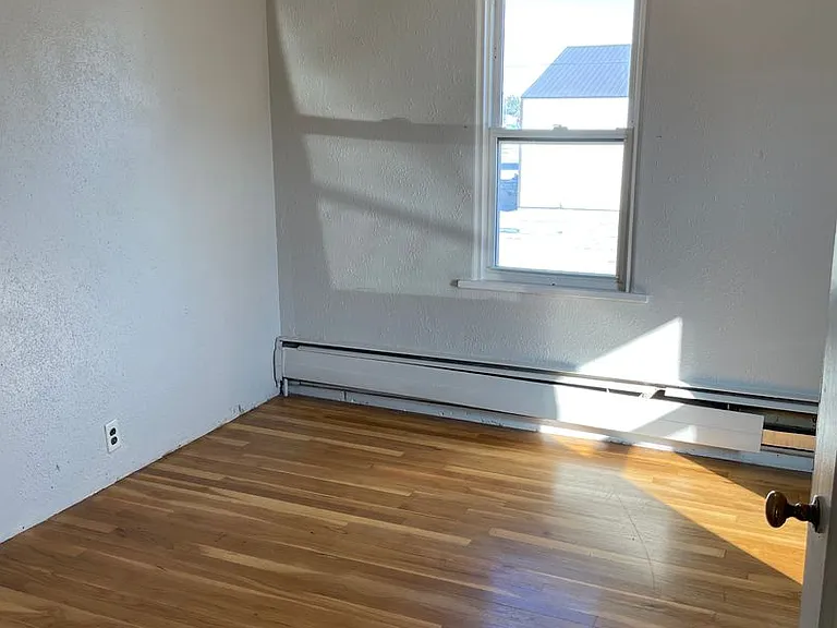 107 Ross Ave — Photo 4