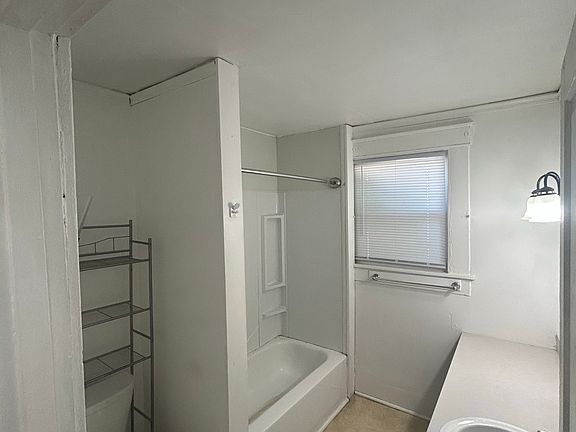 5th image of 409 W Mulberry St #2