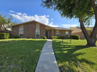 8117 Kensington Dr, Rowlett, TX 75088