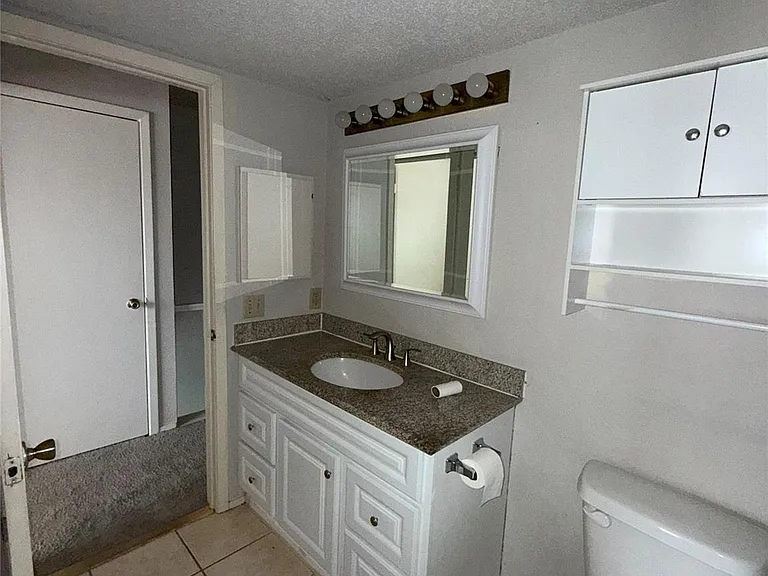 732 W Collins St — Photo 15