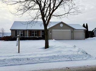 W7041 Glen Valley Dr, Greenville, WI 54942