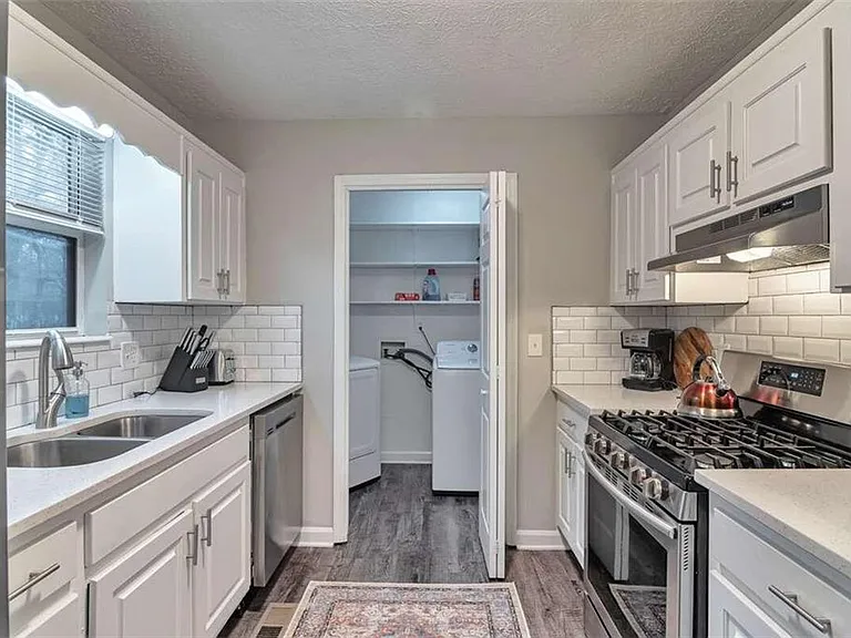 4145 Dustin Dr — Photo 6