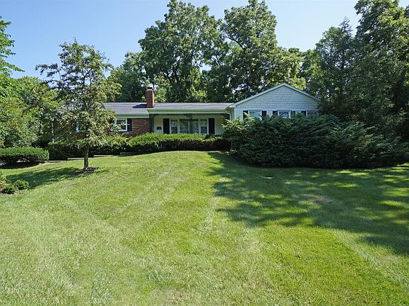 2nd image of 726 Shady Hollow Ln