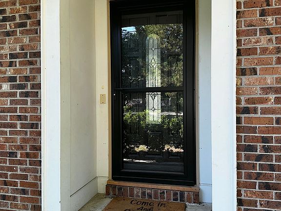3rd image of 2527 Kingston Dr