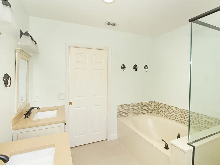 896 Rose Ct — Photo 54