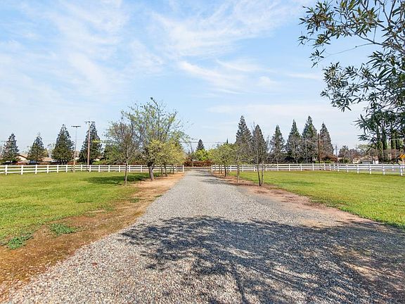 2nd image of 3167 Baseline Rd