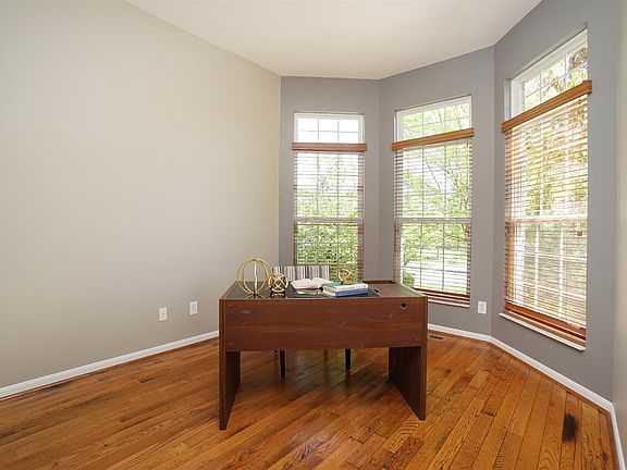 5th image of 106 Eastbury Dr