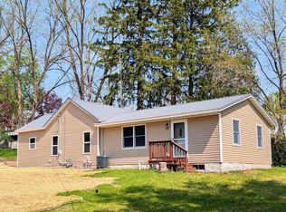 73 Church St, Montello, WI 53949