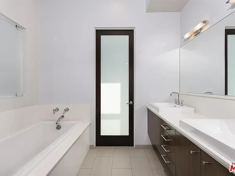 3343 Rowena Ave — Photo 15