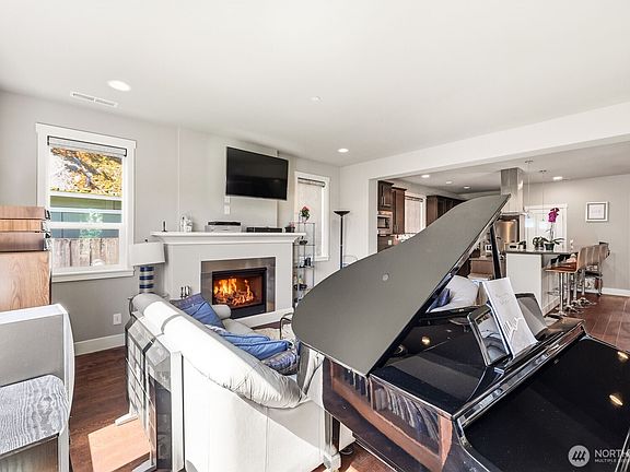 2nd image of 35703 20th Avenue SW