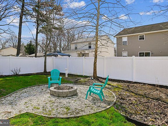 4th image of 1237A Juniper St