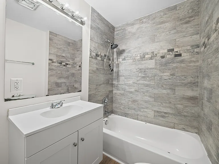 807 N Morris St — Photo 9