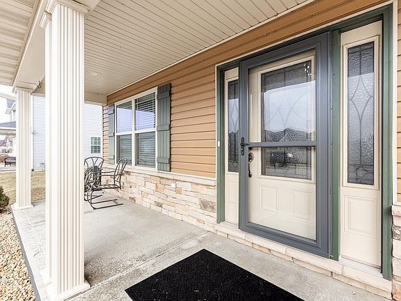3rd image of 407 Amethyst Ln