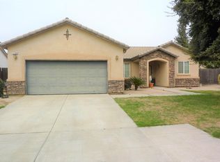 1122 W Jameson Ave, Fowler, CA 93625
