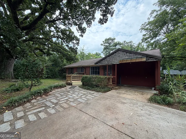 1054 College Station Rd — Photo 2