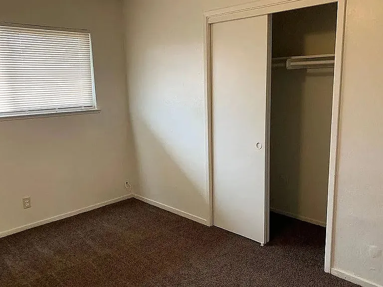 4431 E Hedges Ave #D — Photo 5