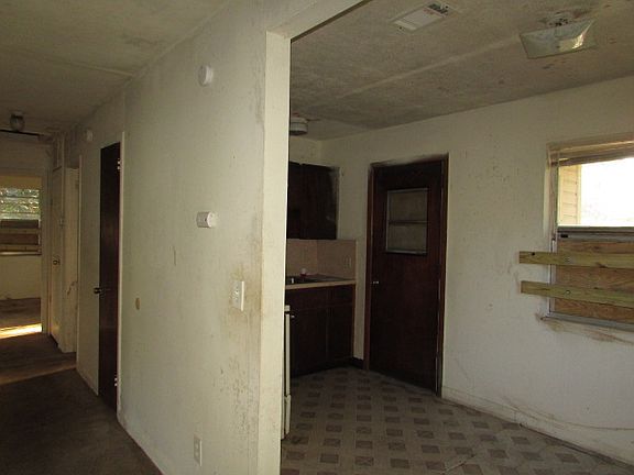 4th image of 5520 Silverdale Ave