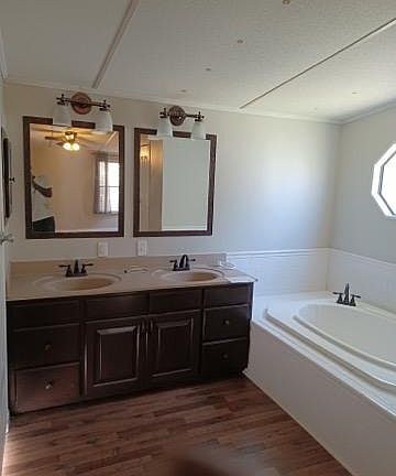 2nd image of 3897 Oxford Dr