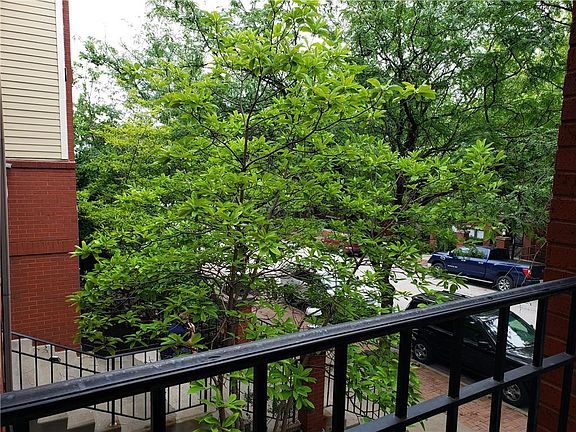 3rd image of 920 Washington St APT 202
