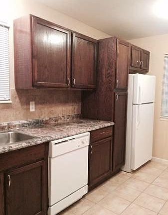 4th image of 1132 E Milton Ave