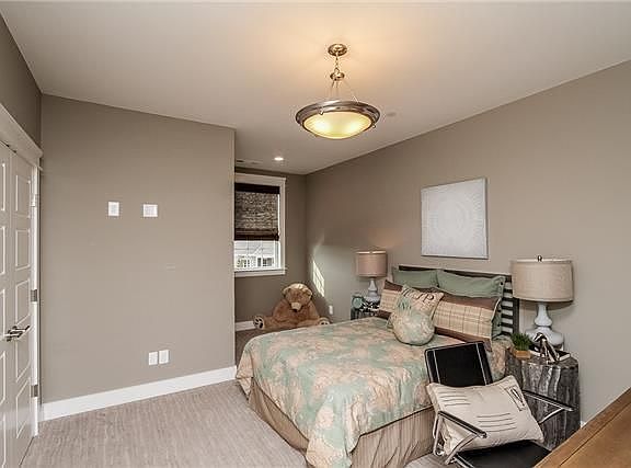 5th image of 3241 Burris Dr