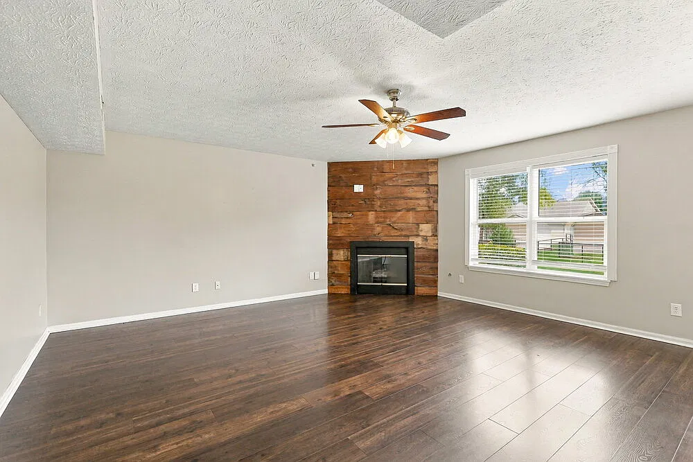 4 bed, 2.5 bath, 1816 sqft, $2,065 — Photo 4