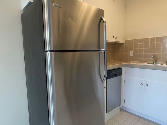 2nd image of 2301 Larkin St #305A