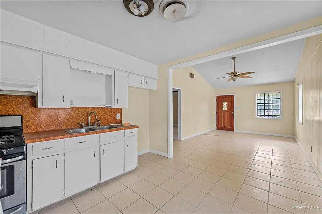 3 bed, 1.0 bath, 720 sqft, $850 — Photo 4