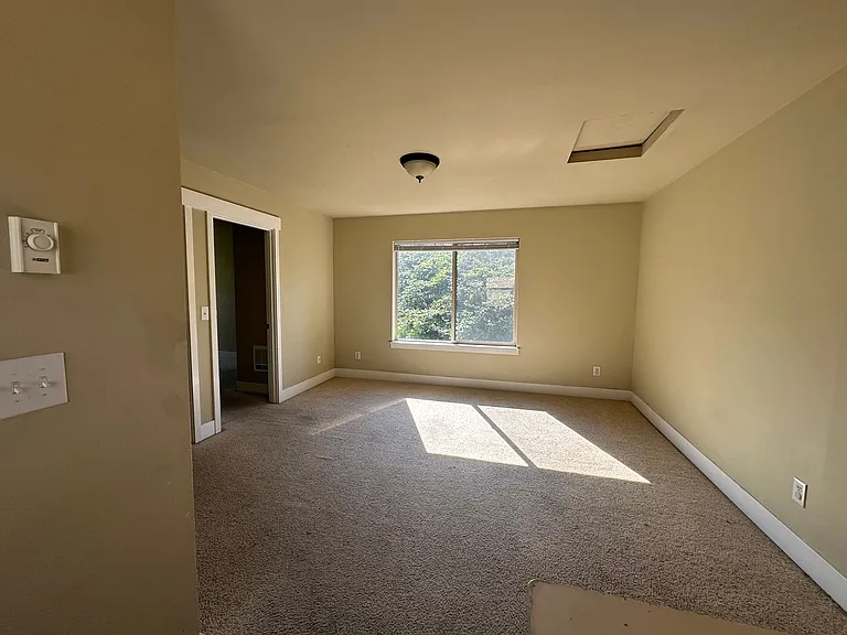 901 Gladstone St — Photo 15