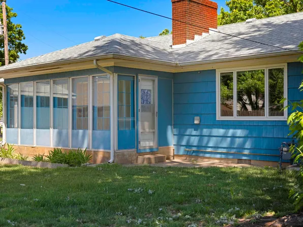 1001 Tobias Dr, Lyons, KS 67554