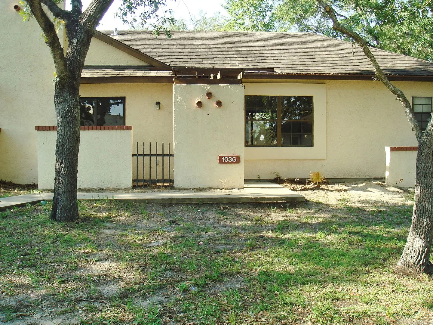 For Rent 2 Bed / 2 Bath Condo In The Shores Available Now! — Photo 1