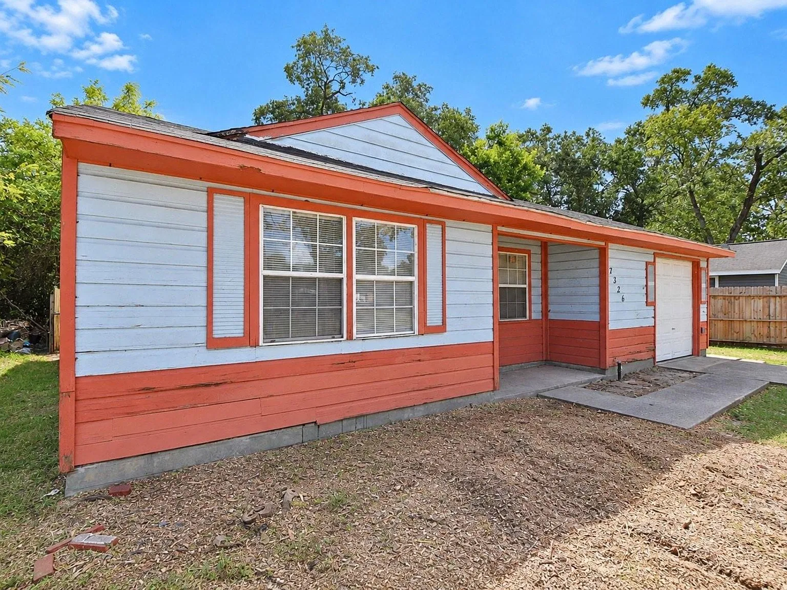 3 bed, 1.0 bath, 933 sqft, $1,150 — Photo 1
