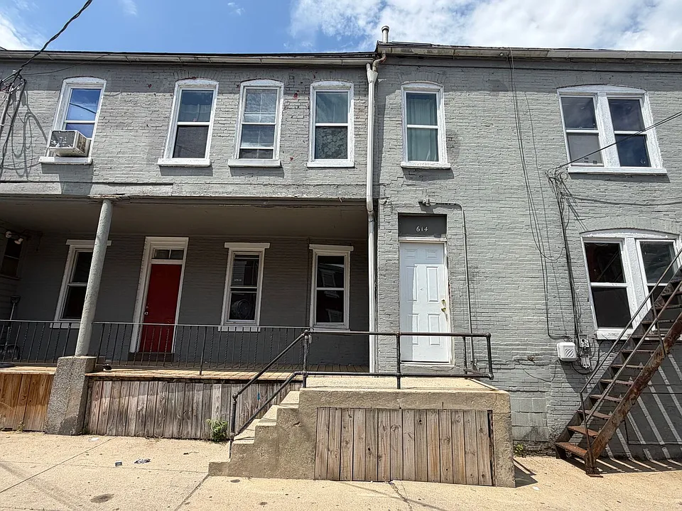 1023 Greenwich St