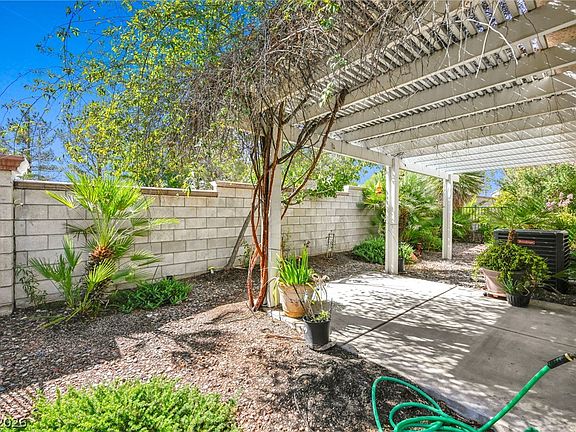5th image of 1745 Lily Pond Cir