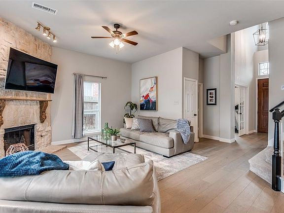 3rd image of 3563 Briargrove Ln