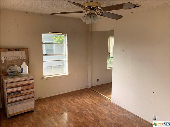 4th image of 502 W Avenue A